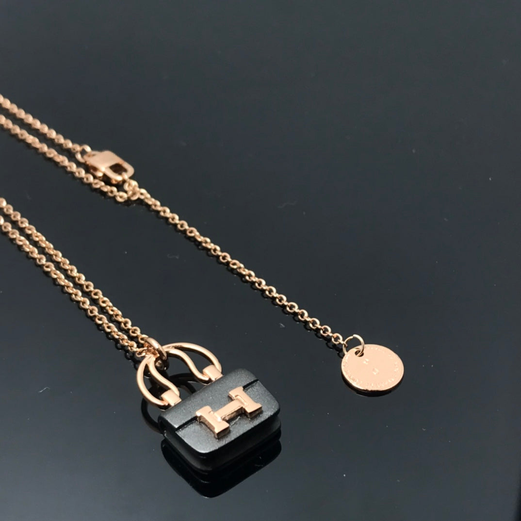Dream WOMEN'S HM AMULETTES CONSTANCE PENDANT NECKLACE
