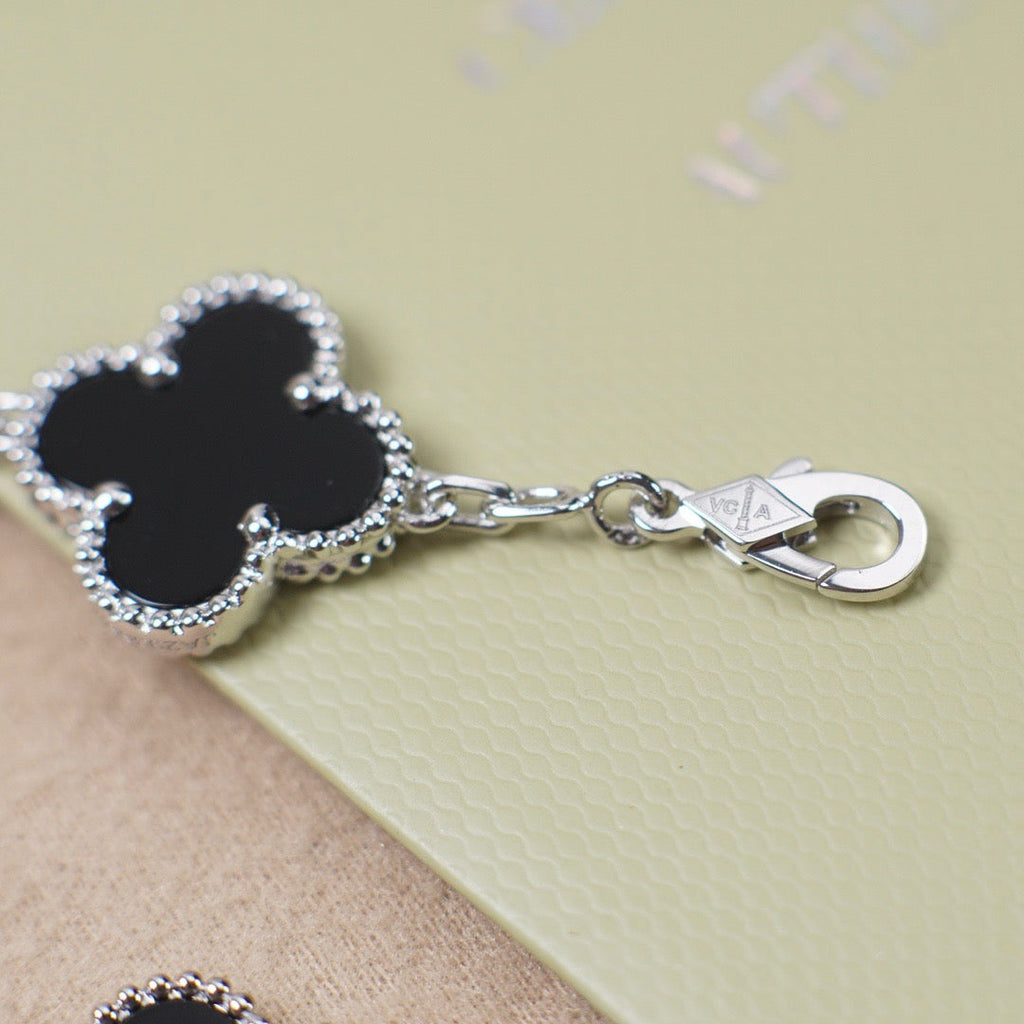 [Dream ]New CLOVER 5 MOTIF ONYXS BRACELET COLLECTION
