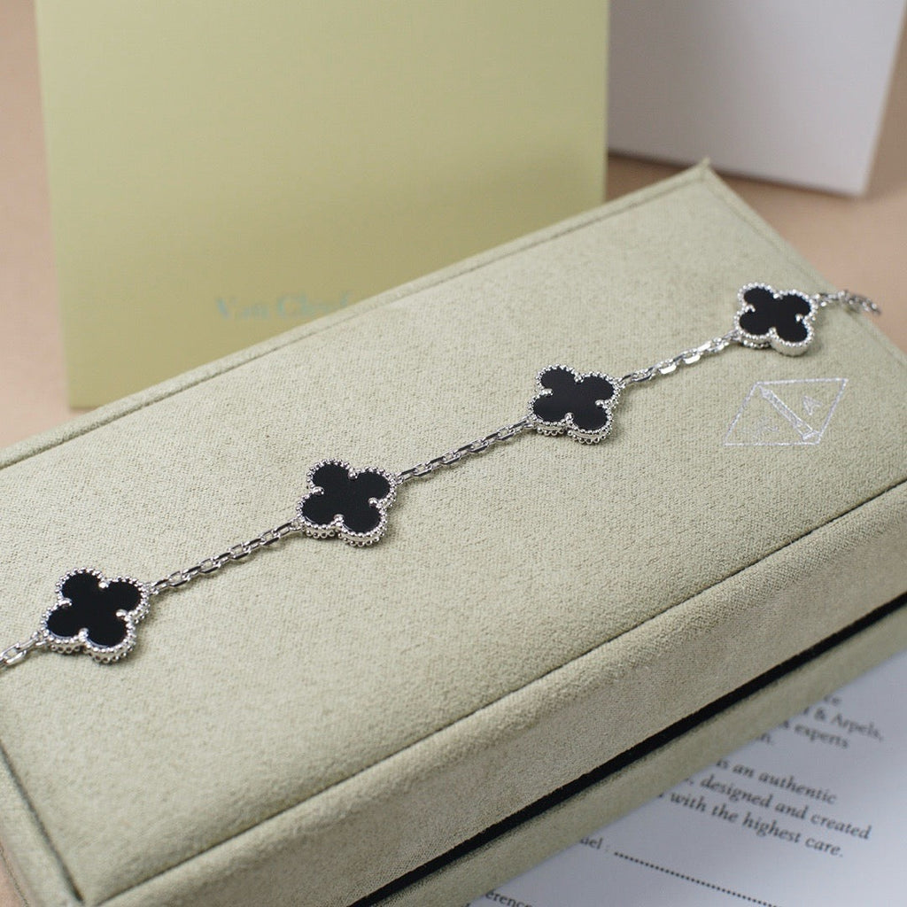 [Dream ]New CLOVER 5 MOTIF ONYXS BRACELET COLLECTION