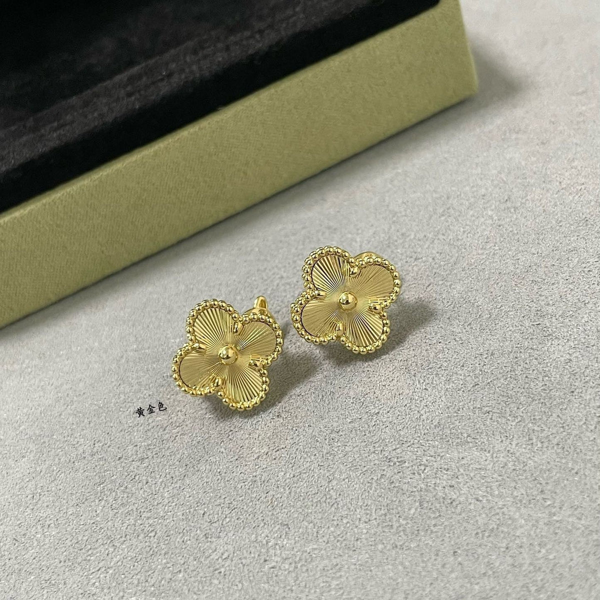 Dream CLOVER MITTELGROSSE OHRSTECKER