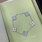 {
  "Dream ": "NEUE CLOVER 5-MOTIV ARMBAND-KOLLEKTION AUS LILA CHALCEDON"
}