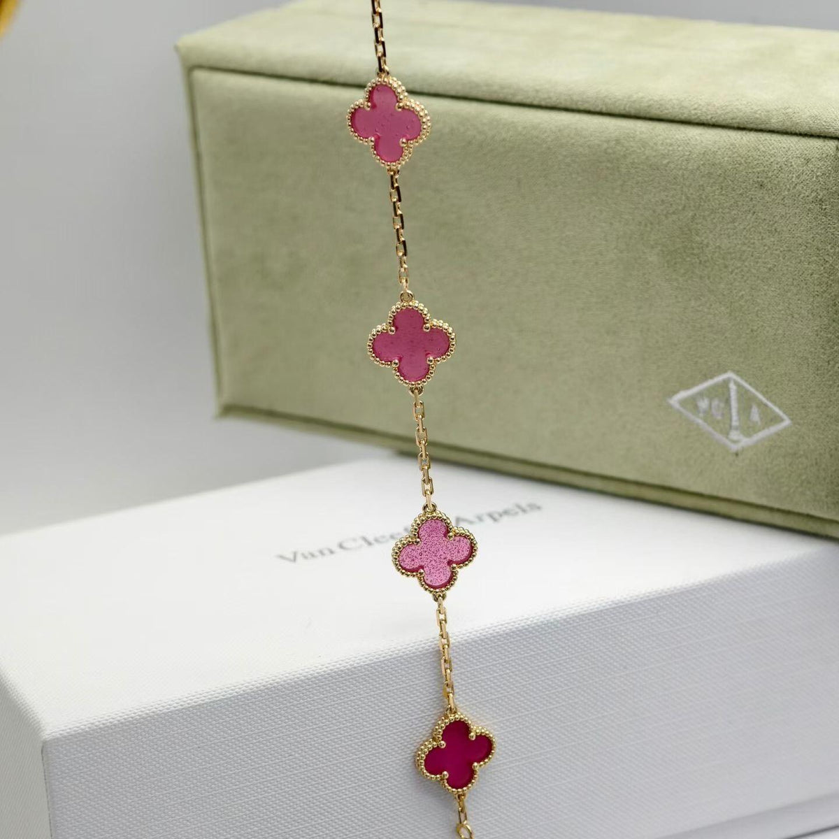 [Dream]NEW CLOVER 5 MOTIFS PINK ENAMEL BRACELET