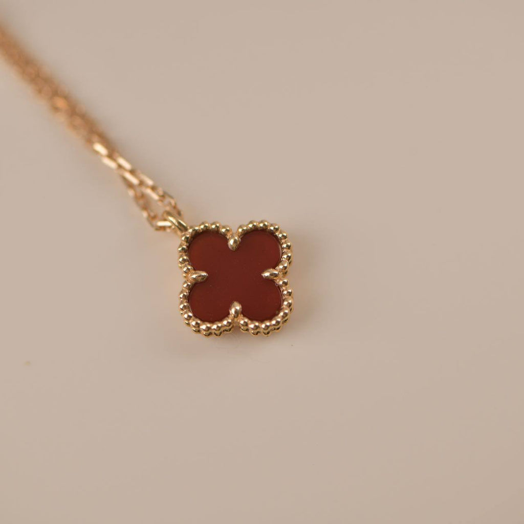 Dream CLOVER MINI 9.5MM WHITE CARNELIANS NECKLACE