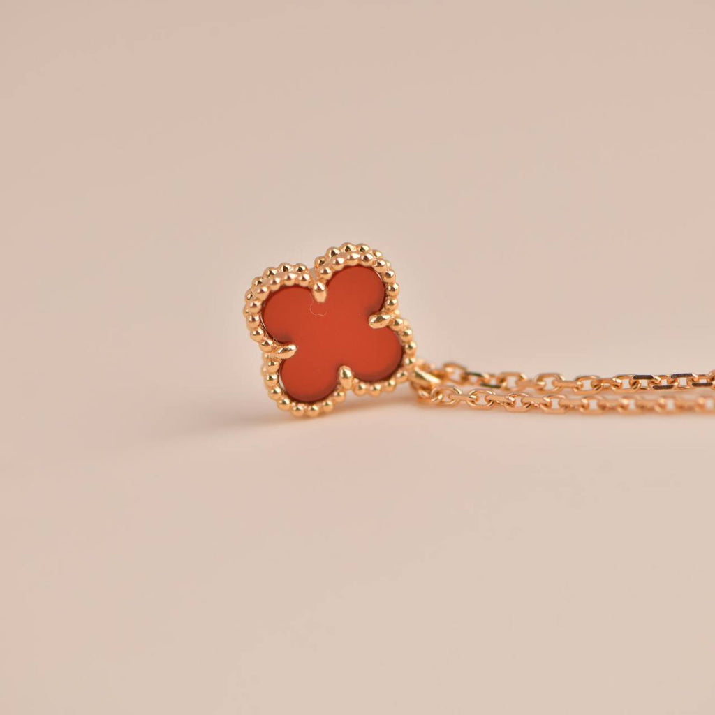 Dream CLOVER MINI 9.5MM WHITE CARNELIANS NECKLACE