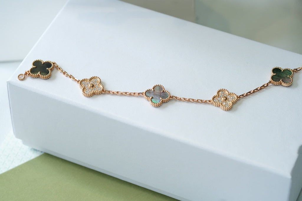 [Dream ]New CLOVER 5 MOTIF GRAY MOP BRACELET COLLECTION