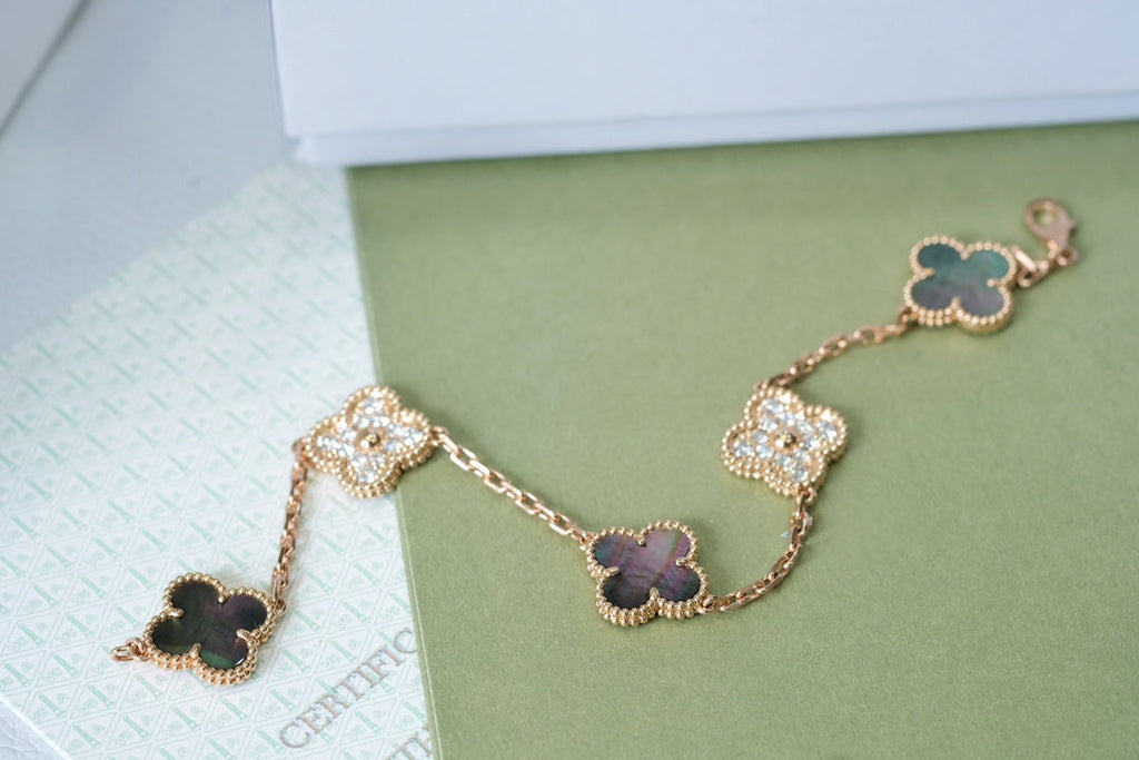 [Dream ]New CLOVER 5 MOTIF GRAY MOP BRACELET COLLECTION