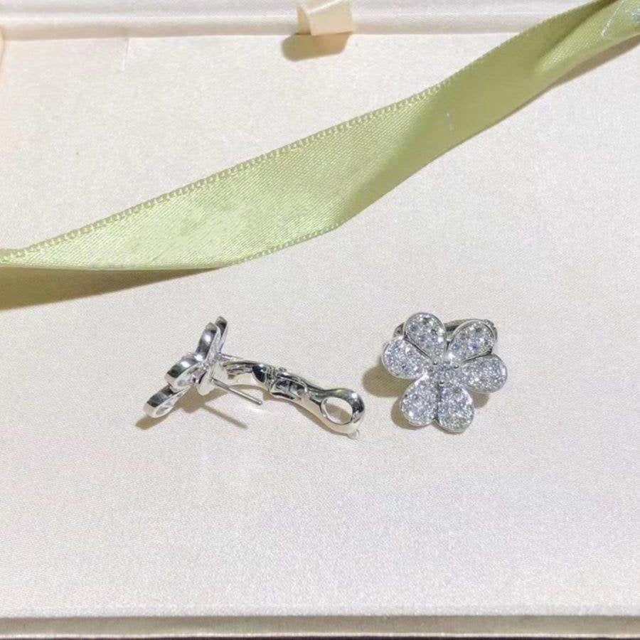 Dream FRIVOLE SILVER FLOWER DIAMOND EARRINGS