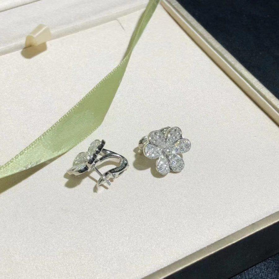 Dream FRIVOLE SILVER FLOWER DIAMOND EARRINGS