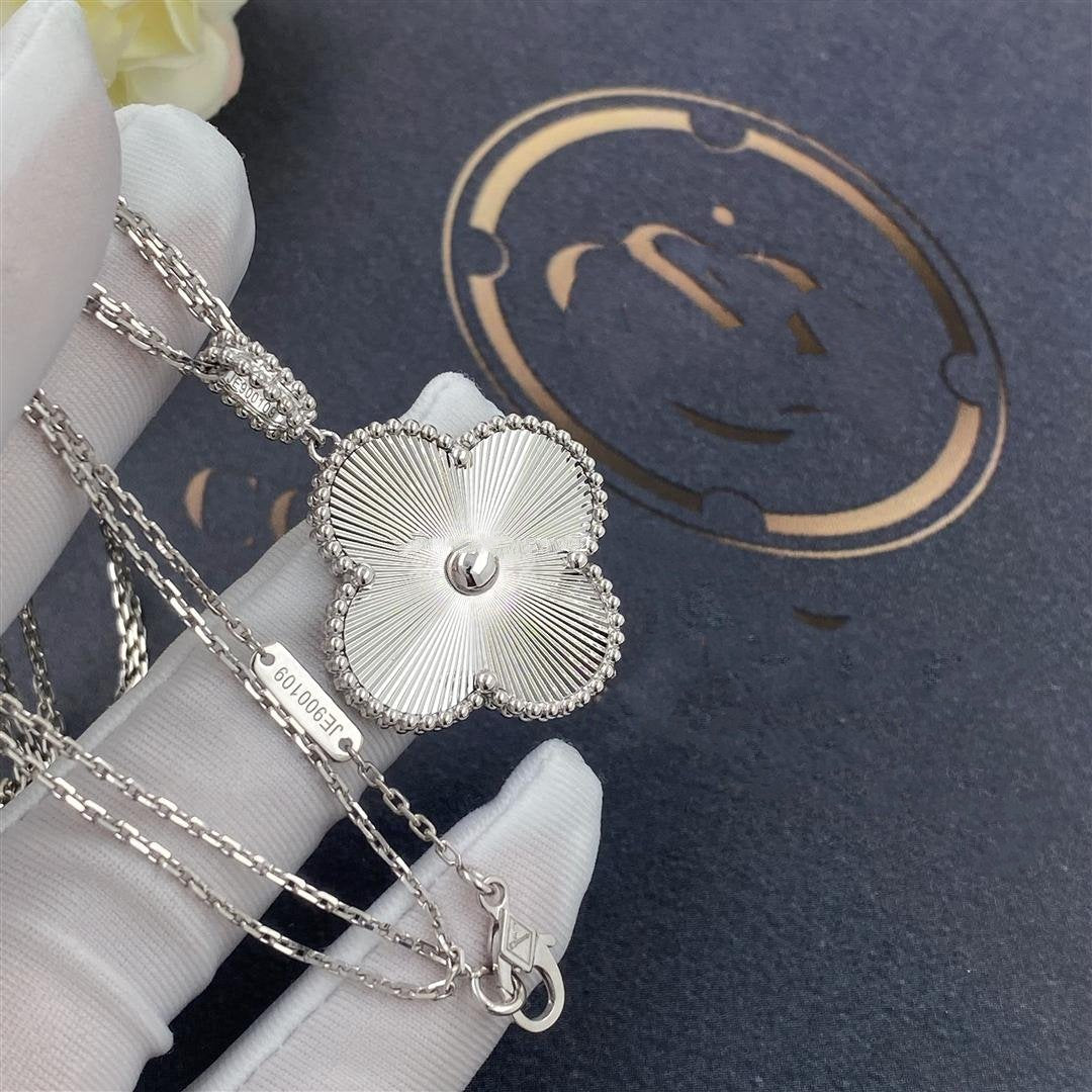 Dream CLOVER 25MM SILVER BIG CLOVER NECKLACE