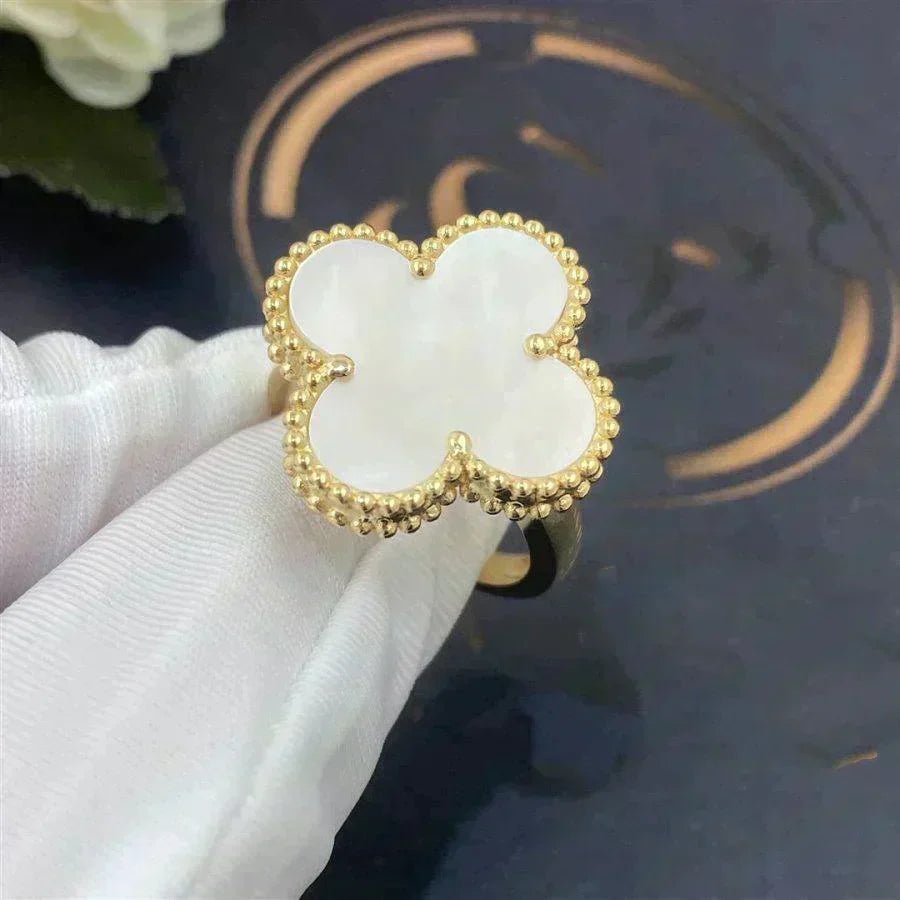 Dream CLOVER WHITE MOP RING