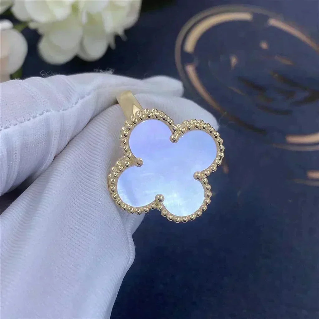 Dream CLOVER WHITE MOP RING