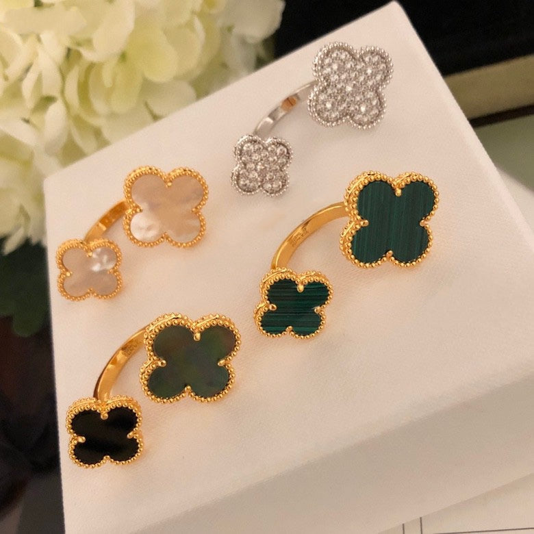 Dream CLOVER BETWEEN THE FINGER RING