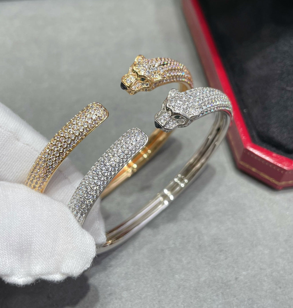 Traumhaftes PANTHÈRE Armband, offen, voll ausgefasst mit Diamanten