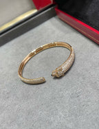 Traumhaftes PANTHÈRE Armband, offen, voll ausgefasst mit Diamanten
