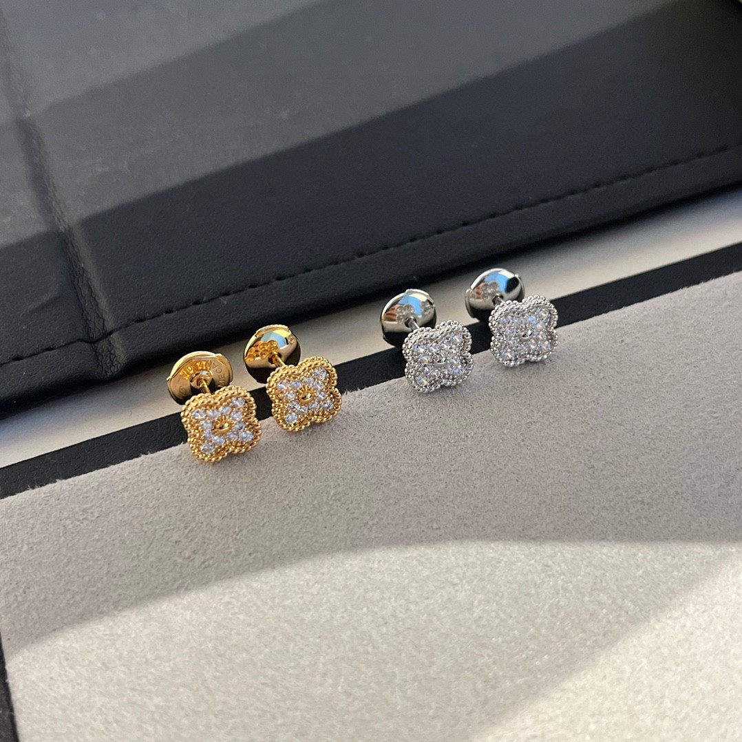 ドリーム クローバー ミニ ダイヤモンド スタッドピアス